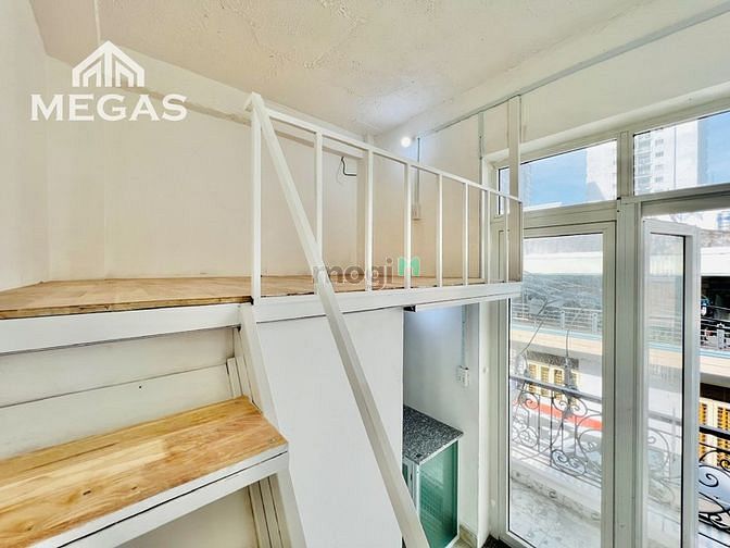 Hình ảnh CHDV dạng Duplex giá siêu rẻ mặt tiền đường Lạc Long Quân
