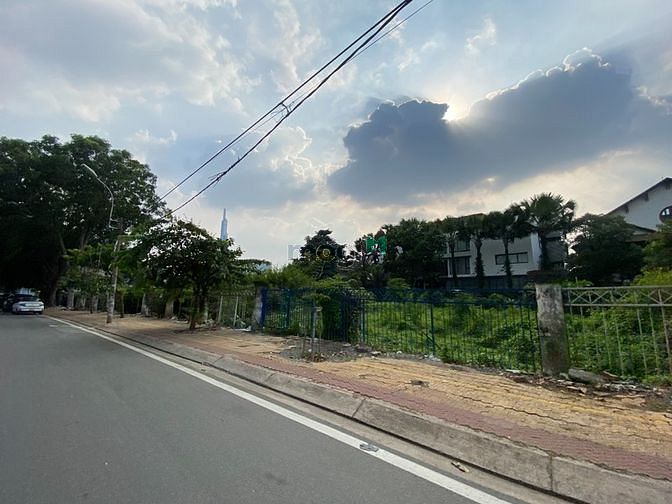 Hình ảnh Bán nhanh lô đất 700m2 chỉ 130triệu/m2 trong khu compoud thảo điền siê