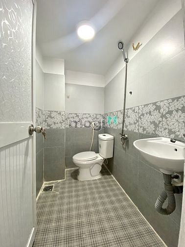 Hình ảnh Hẻm xe hơi 5m 3 Tầng Lạc Long Quân 45m2 chỉ 4.3 tỷ