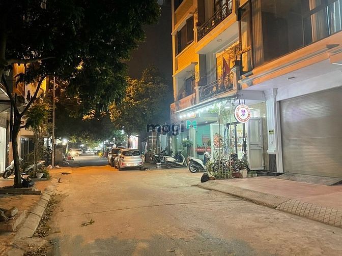Hình ảnh Bán nhà VĂN KHÊ - PHÂN LÔ ô tô vào nhà - 5 TẦNG MT4m 9,1 TỶ