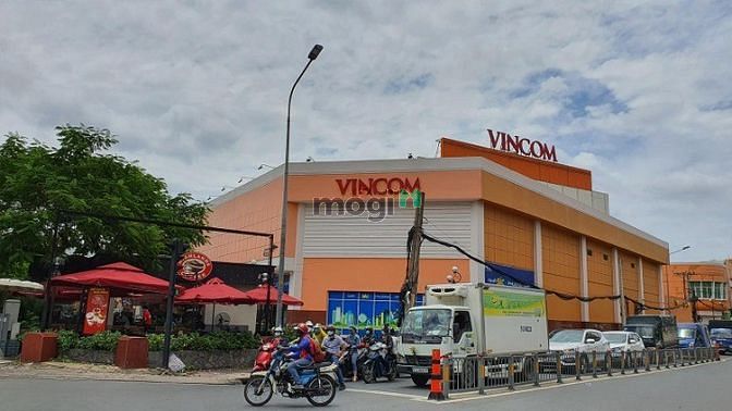 Hình ảnh Cho thuê Lầu 1  VINCOM PLAZA đường Cộng hoà, QuậnTÂN BÌNH.