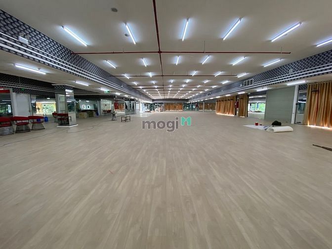Hình ảnh Cho thuê Lầu 1  VINCOM PLAZA đường Cộng hoà, QuậnTÂN BÌNH.