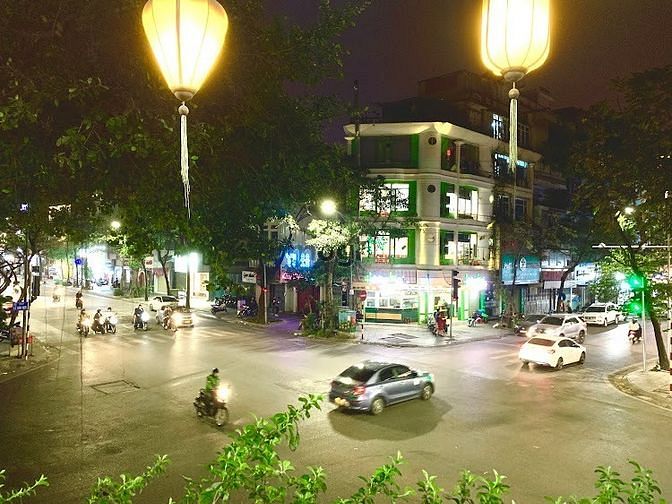 Hình ảnh Hot hot … Cho thuê căn góc siêu đắc địa Phố Huế