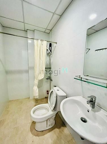 Hình ảnh Phòng Ban Công, Quận 1,máy giặt riêng kế Vincom center, Dinh Độc Lập,