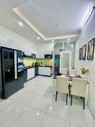 Hình ảnh Bán nhà hxh đường Cao Thắng Q10