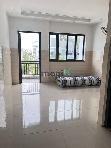Hình ảnh Phòng ban công full nội thất có thang máy QUận 11