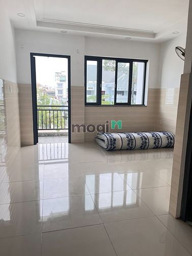 Hình ảnh Phòng ban công full nội thất có thang máy QUận 11