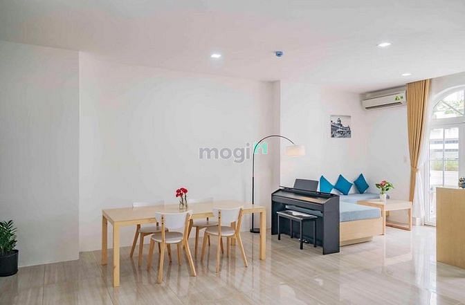 Hình ảnh Cho thuê Penthouse Q3 balcon lớn gần trung tâm Quận 1