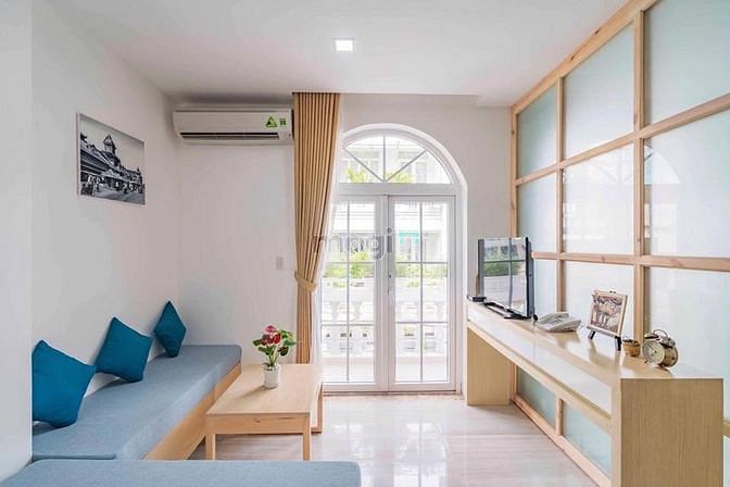 Hình ảnh Cho thuê Penthouse Q3 balcon lớn gần trung tâm Quận 1