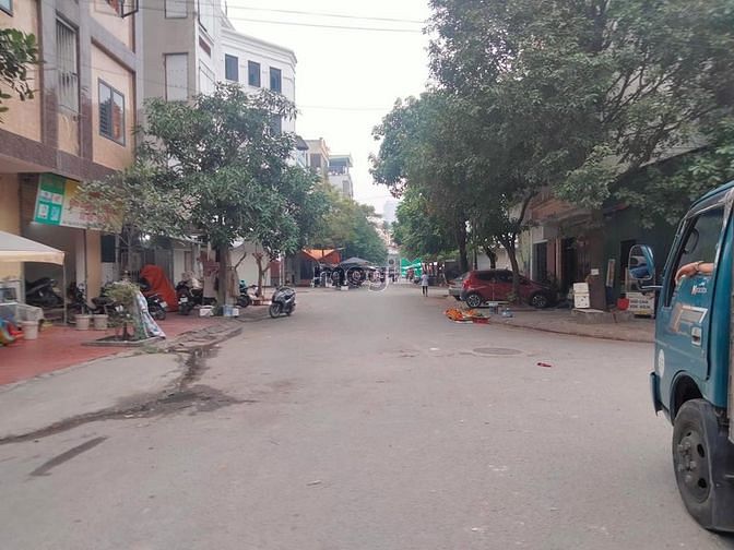 Hình ảnh Bán đất Văn La phân lô vỉa hè sát chợ Văn La