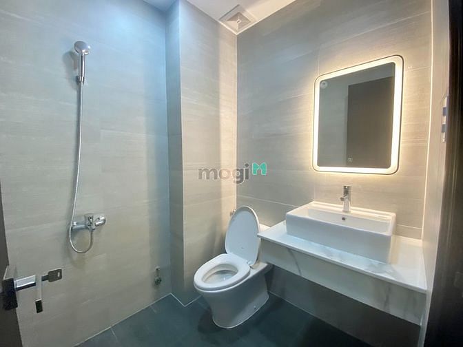 Hình ảnh DUY NHẤT studio BALCON RIÊNG gần công trường dân chủ