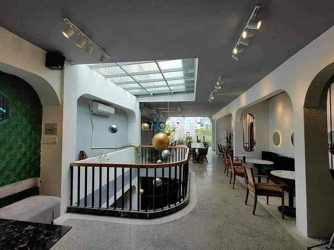 Hình ảnh Cho thuê nhà Võ Văn Tần, P5 Quận 3. DT 7x30m 2 tầng
