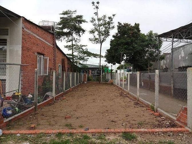 Hình ảnh Chữa Mắt Bán Đất 56m2 Sổ Riêng 400 Triệu ở Long An