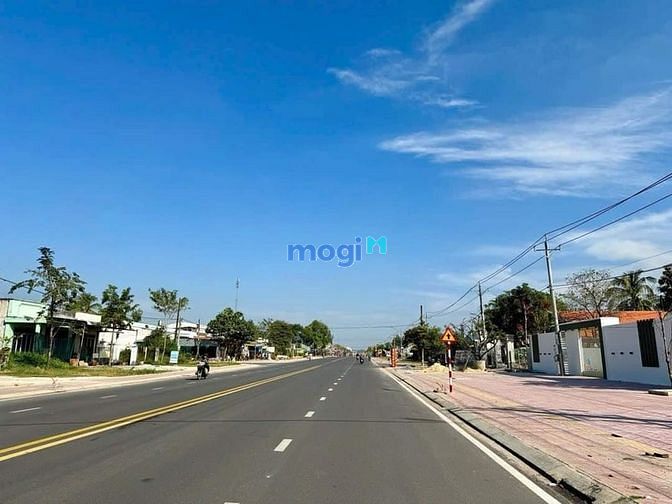 Hình ảnh Bán gấp lô đất Mặt tiền Nguyễn Chí Thanh TP.TN DT:4.75×30 full thổ cư