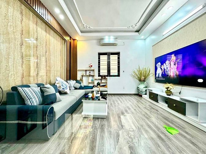 Hình ảnh Cho thuê nhà đẹp full nội thất Văn Cao 15tr/ tháng
