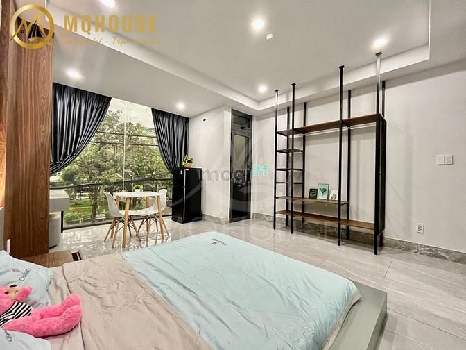 Hình ảnh Mb6623 nạp rút nhanh chóng bancol full cửa kính ngay Cầu vượt ngã tư ga