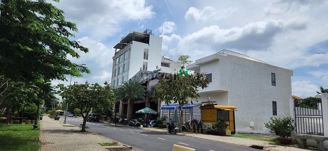 Hình ảnh Đất 200m2 mặt tiền đường số 38 và Công viên bờ sông Sài Gòn, LM81