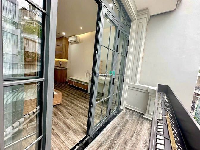 Hình ảnh CHDV bancoll của sổ kính ở Lê Quang Định kề chợ Bà Chiểu