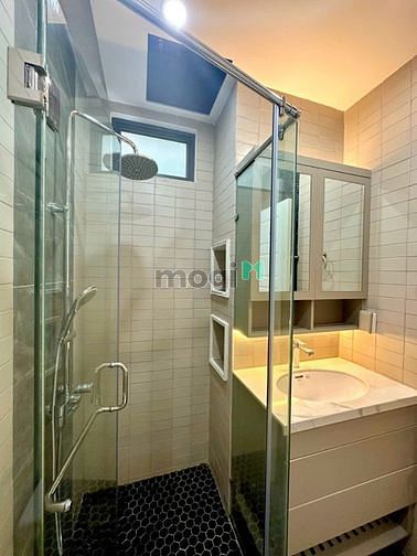 Hình ảnh CHDV bancoll của sổ kính ở Lê Quang Định kề chợ Bà Chiểu