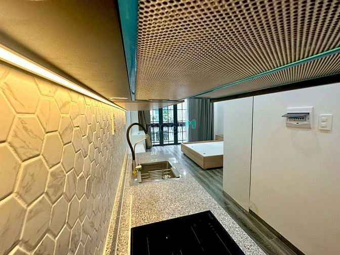 Hình ảnh CHDV bancoll của sổ kính ở Lê Quang Định kề chợ Bà Chiểu