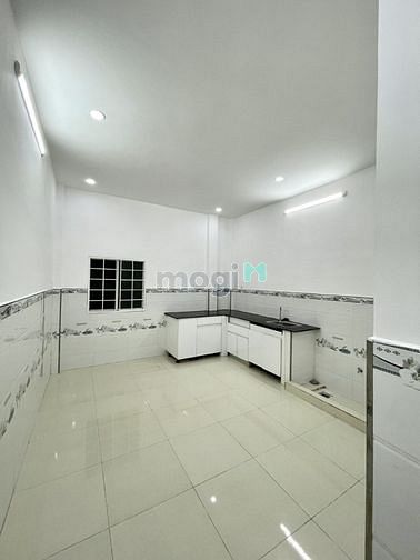 Hình ảnh Chỉ 4 xí có nhà HXH sát Ngã Tư 4 xã Bình Tân 2 tầng đúc.