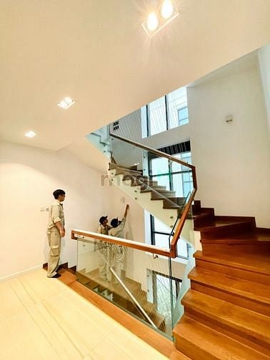 Hình ảnh Cho thuê biệt thự 250m2 Quận 1, đầy đủ nội thất giá 180tr/tháng