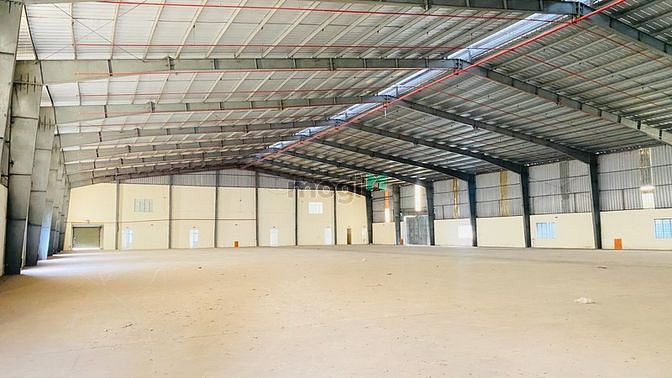 Hình ảnh Kho xưởng 3300m2 trần cao đã có pccc đường xe container tại Bình Tân