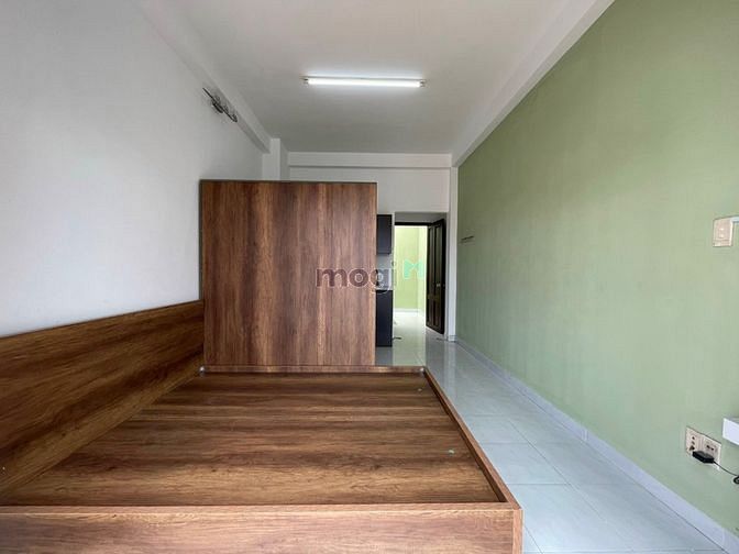 Hình ảnh Cho thuê Trang Chủ MB66.COM / Đăng Ký Tặng 66K Quận 1 có Bancon lớn cửa sổ gần cầu Calmetter