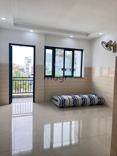Hình ảnh phòng trọ đầy đủ nội thất, có ban công, thang máy