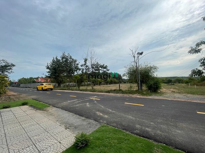 Hình ảnh Bán 180m2 đất thổ cư gần UBND xã Láng Dài - Cách QL55 chỉ 500m. Có sổ