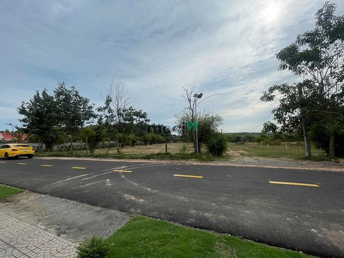 Hình ảnh 235m2 mà chỉ 830 triệu. Giá quá tốt để mua đất gần biển Hồ Tràm. SHR