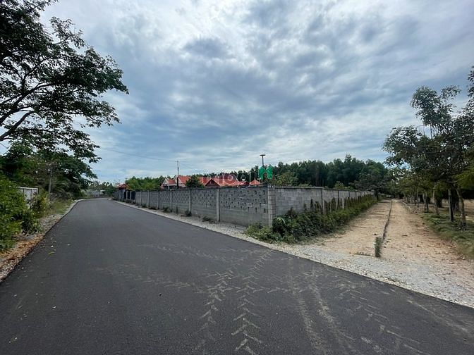 Hình ảnh 235m2 mà chỉ 830 triệu. Giá quá tốt để mua đất gần biển Hồ Tràm. SHR