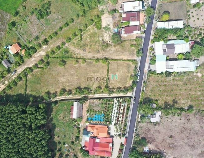 Hình ảnh Bán 180m2 đất TC ngay UBND xã Láng Dài, Đất Đỏ. Cách QL55 đúng 500m.