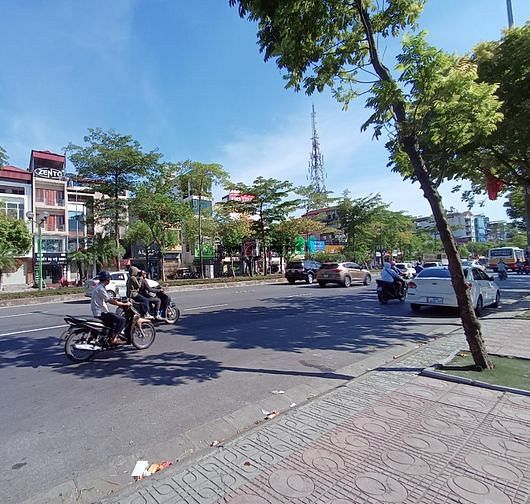 Hình ảnh Bán đất rẻ mặt phố Ngô Gia Tự, DT100m2, Ô tô đua, View đường đôi 40 m