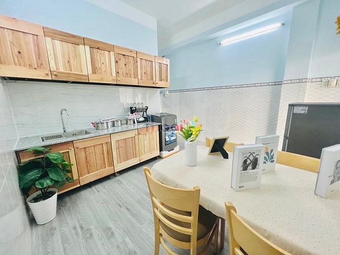 Hình ảnh phòng studio đầy đủ nội thất, ngay đầm sen