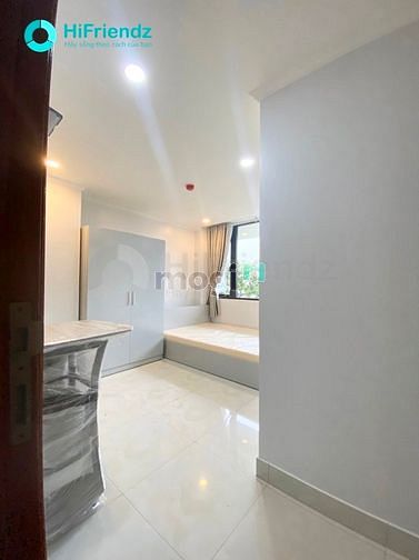 Hình ảnh Trống sẵn Studio full nội thất - cửa sổ lớn view cây xanh thoáng mát