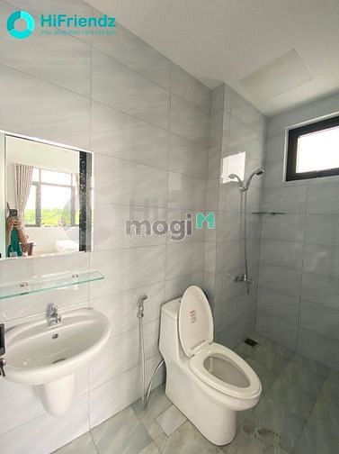 Hình ảnh Trống sẵn Studio full nội thất - cửa sổ lớn view cây xanh thoáng mát