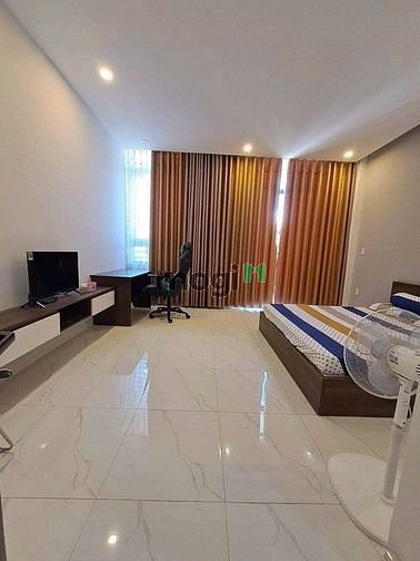 Hình ảnh Cho thuê nhà 4 tầng mặt tiền gần Hồ Nghinh gồm 6PN ( gần biển Phạm Văn