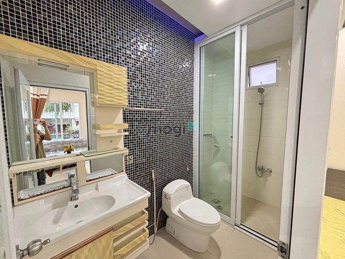 Hình ảnh Cho thuê phòng đường 3/2 đối diện nhà hát Hoà Bình- Cao Thắng-Ban công