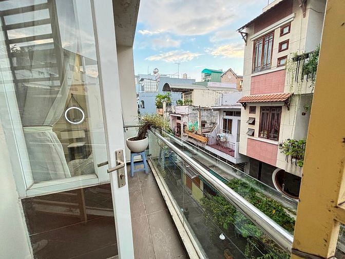 Hình ảnh Cho thuê phòng đường 3/2 đối diện nhà hát Hoà Bình- Cao Thắng-Ban công