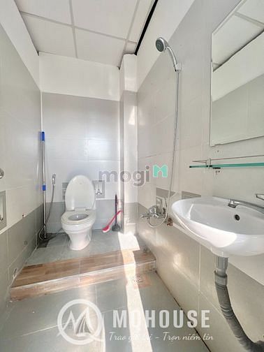 Hình ảnh Mb6623 nạp rút nhanh chóng 2PN + 1 phòng khách full NT có cửa sổ thoáng mát ngay sân bay