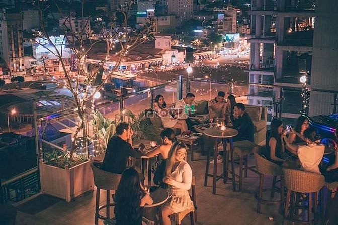 Hình ảnh Cho thuê Sky bar + Nhà hàng 400m2 Trung tâm Q.1