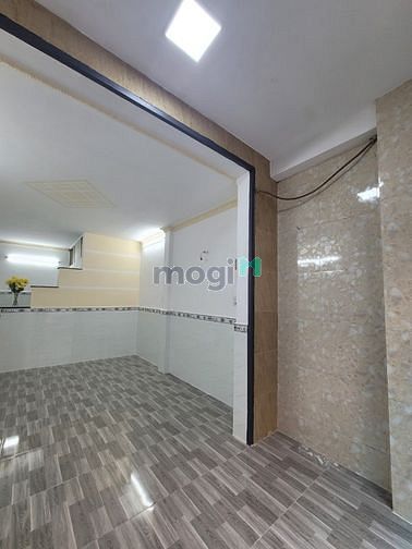 Hình ảnh Nhà Rẻ 2Tỷ x, 33M2, Sát Mặt Tiền PHẠM VĂN BẠCH, Sát chợ Tân Trụ