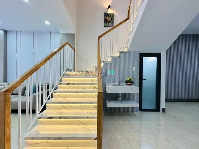 Hình ảnh Nhà MTNB giáp Tên Lửa mới. Dt:4.2x22m. 3 tấm. Giá 9,8 tỷ