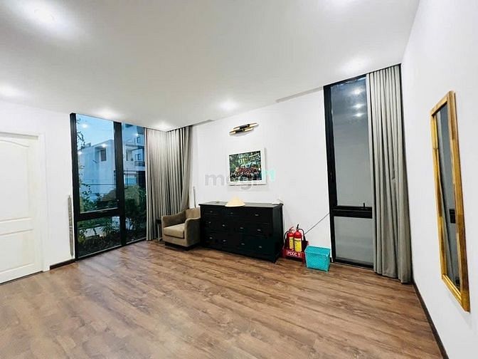 Hình ảnh Cho thuê biệt thự sân vườn 5 phòng ngủ gần Crown