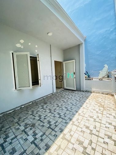 Hình ảnh Cho Thuê Nhà Mặt Tiền Kd, CỘNG HOÀ, 4.2mx15m, Đối Diện Toà Nhà E.Town
