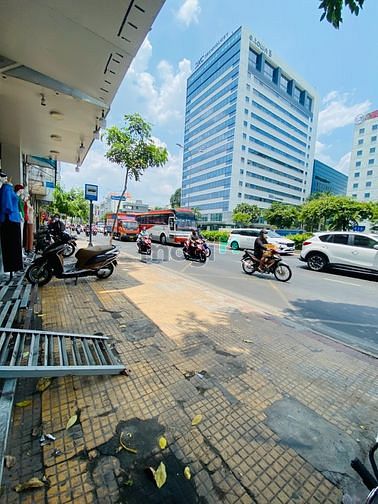 Hình ảnh Cho Thuê Nhà Mặt Tiền Kd, CỘNG HOÀ, 4.2mx15m, Đối Diện Toà Nhà E.Town