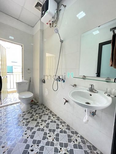 Hình ảnh CHDV ngay cổng sau Phenika, cách trường 300m