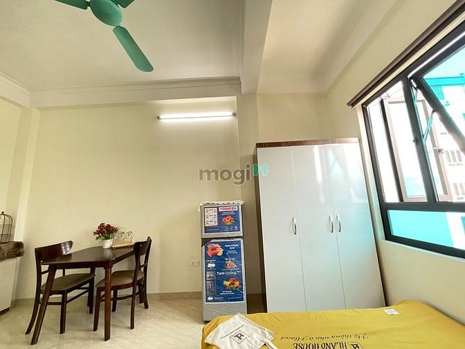 Hình ảnh CHDV ngay cổng sau Phenika, cách trường 300m