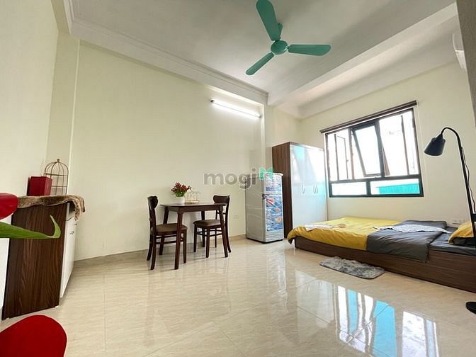 Hình ảnh CHDV ngay cổng sau Phenika, cách trường 300m